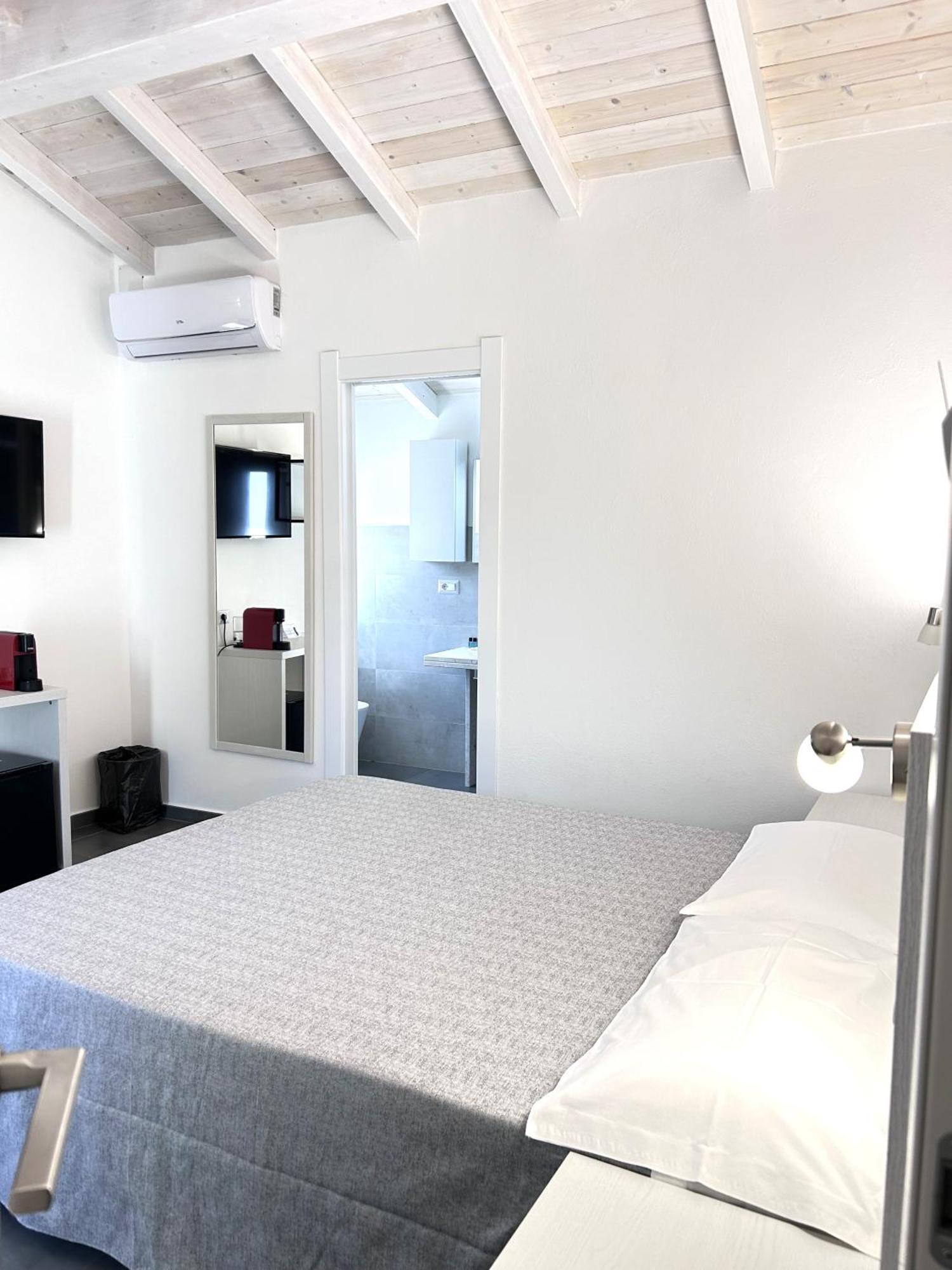 Longevity Hotel Tortolì Buitenkant foto